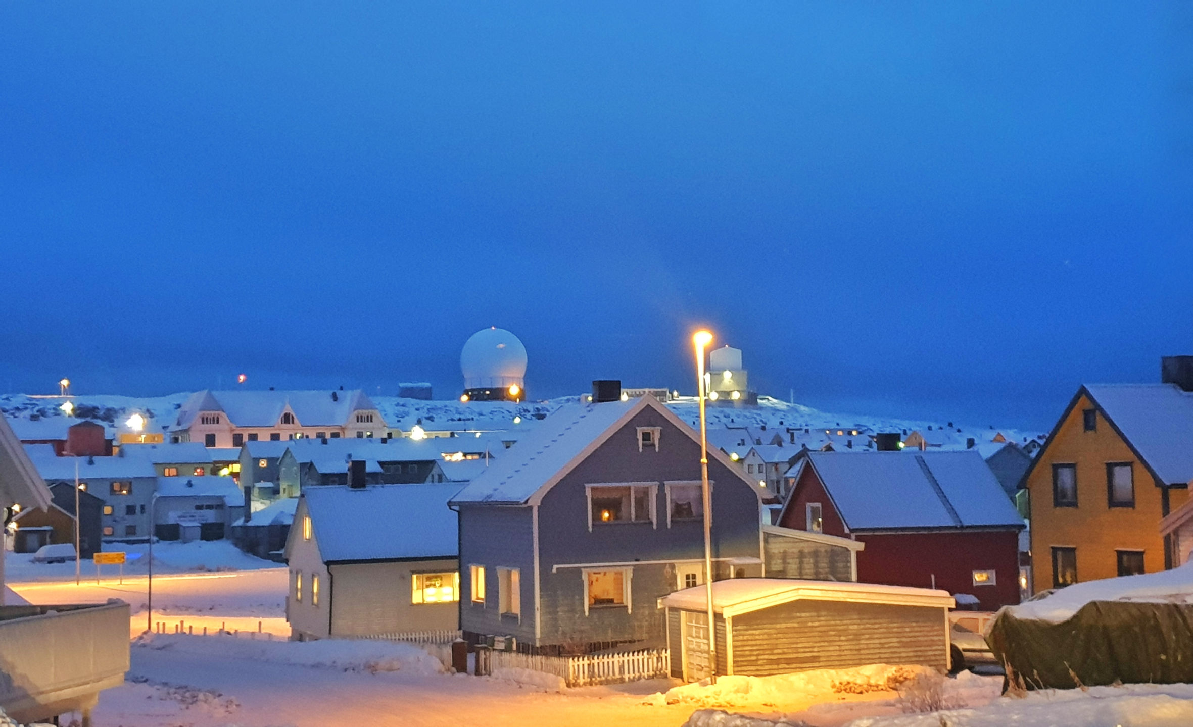 Vardø dans la nuit polaire